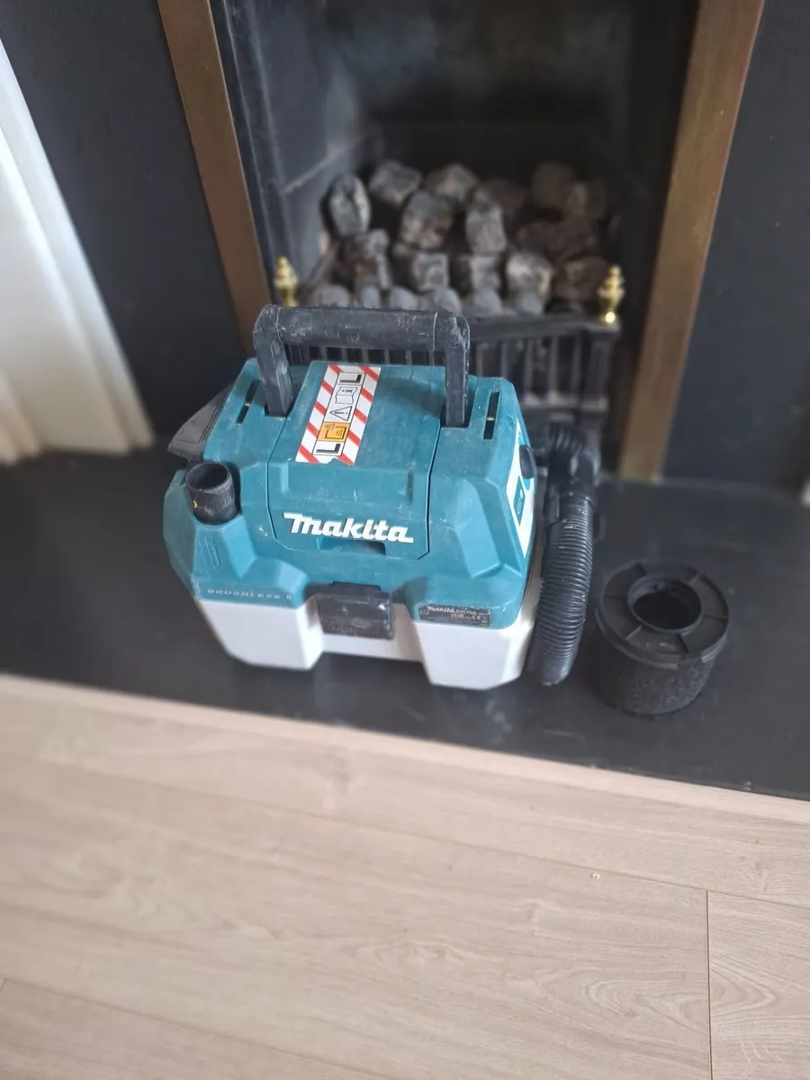Makita dcv750l vacuum - Image 4