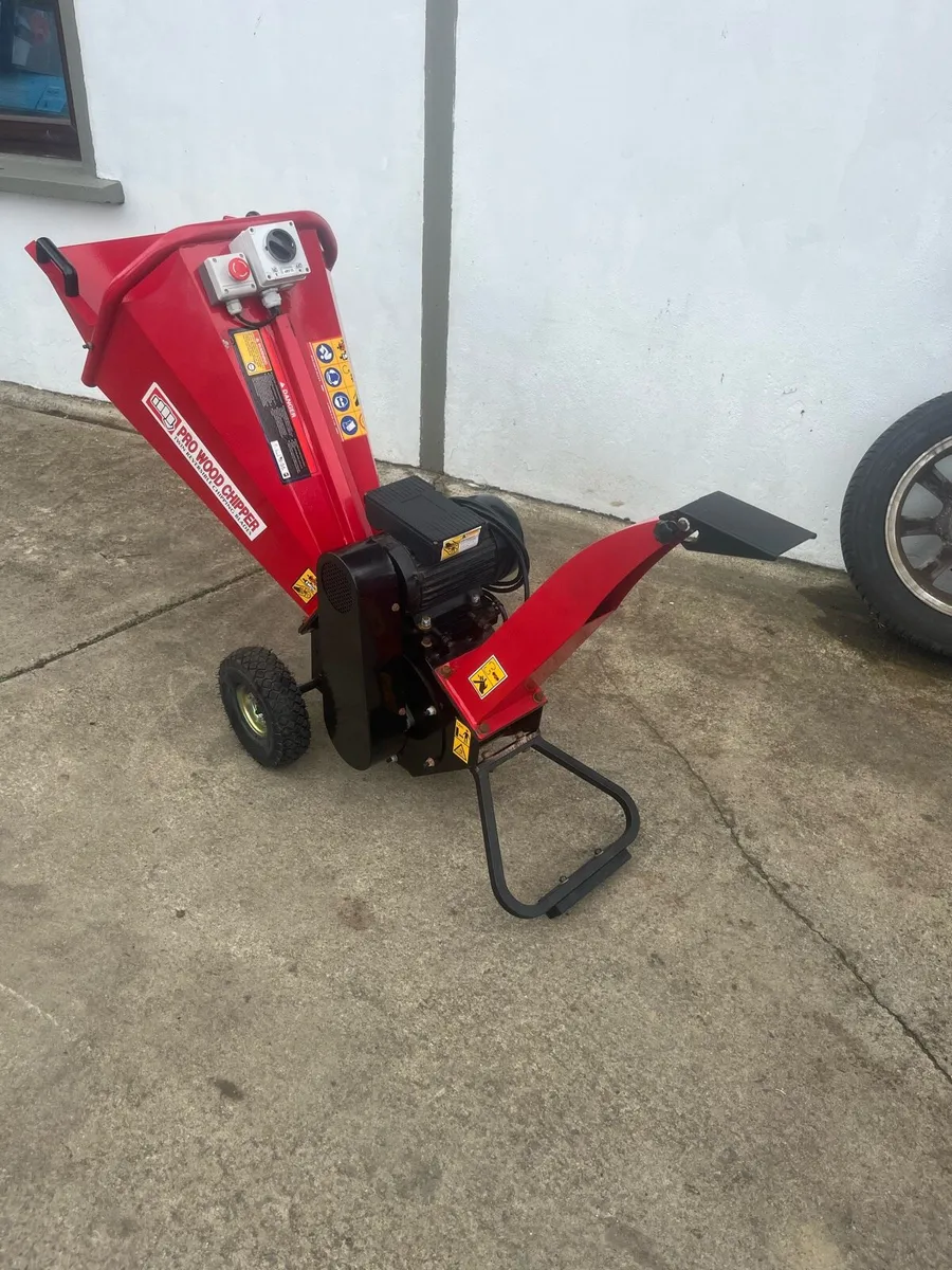Wood chipper - Image 1
