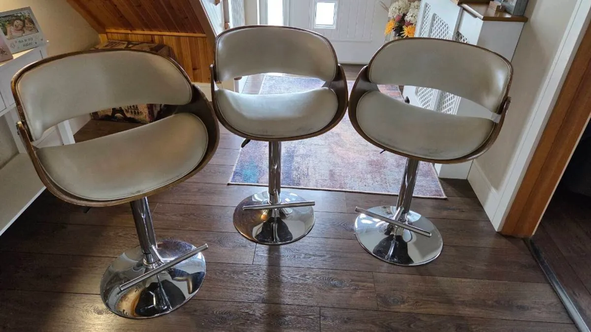 Bar stools - Image 1