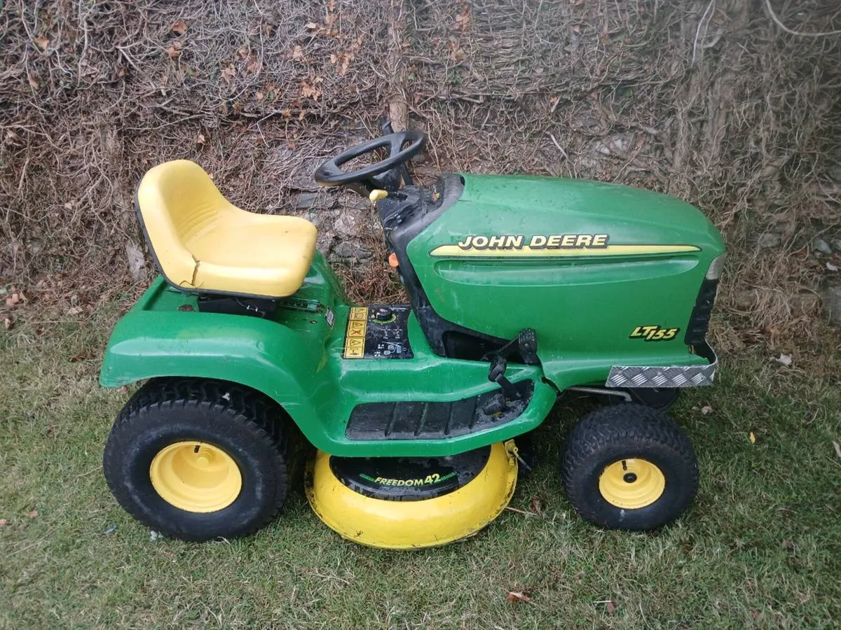 John deere lt155 ride on mower - Image 4