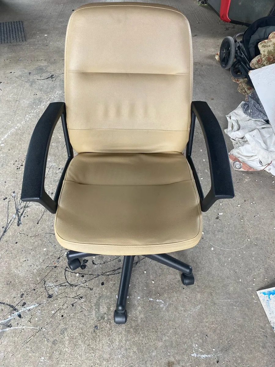 Office Desk and Chair - Image 4