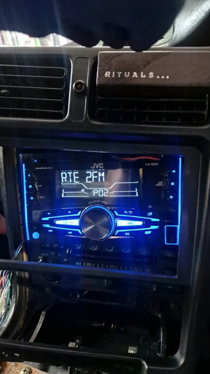 Car radios, single and double din - Image 1