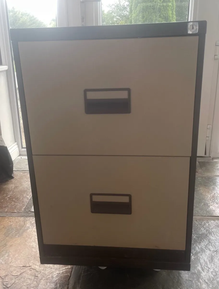 Triumph steel 2-drawer filing cabinet. - Image 1