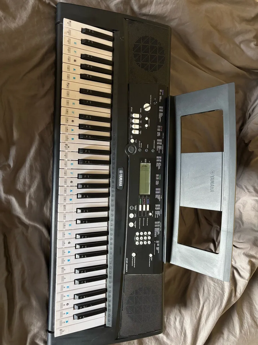 Yamaha EZ-220 keyboard for sale