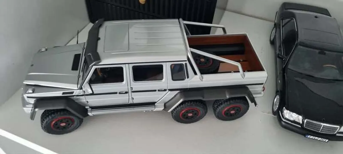 Autoart 118 - Model Race Car - Amg - Mercedes Benz G63 6x6 V8 (2013) - Image 2