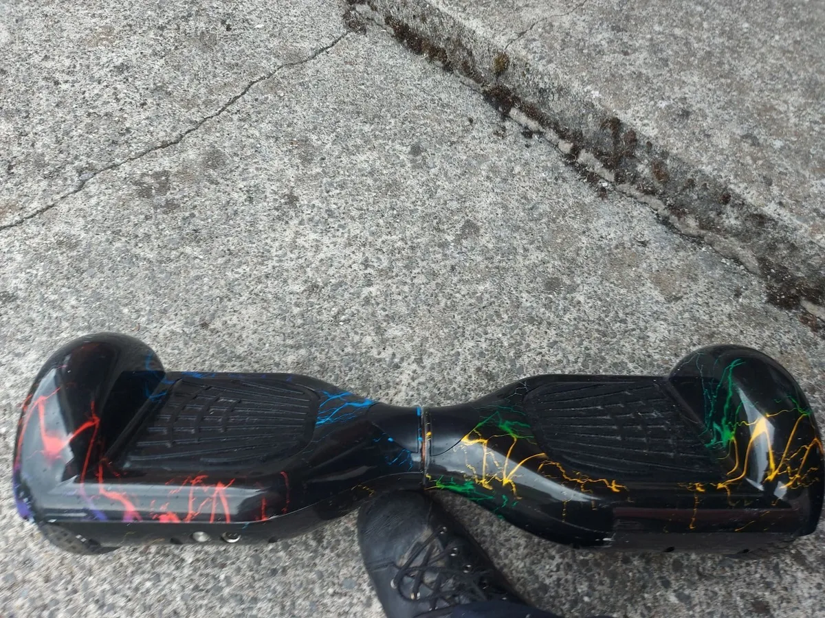 HOVERBOARD, Black abstract - Image 3