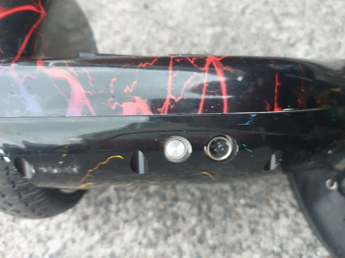 HOVERBOARD, Black abstract - Image 4