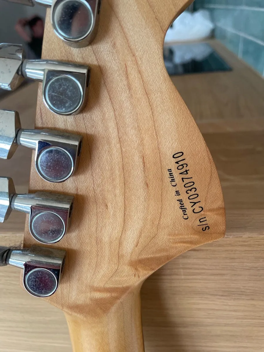 Left-handed Squier Stratocaster guitar by Fender - Image 3