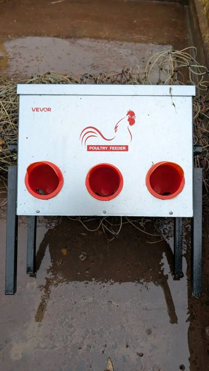 Chicken fence, feeder and electric fencing unit - Image 3