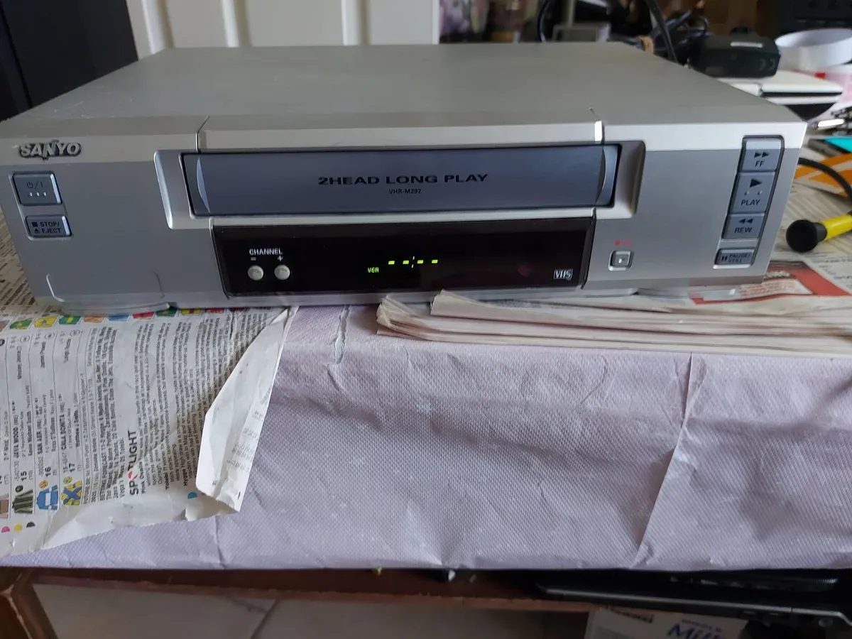 Sanyo 2 Head Long Play VHS Video Player VHR-M292 - Image 2
