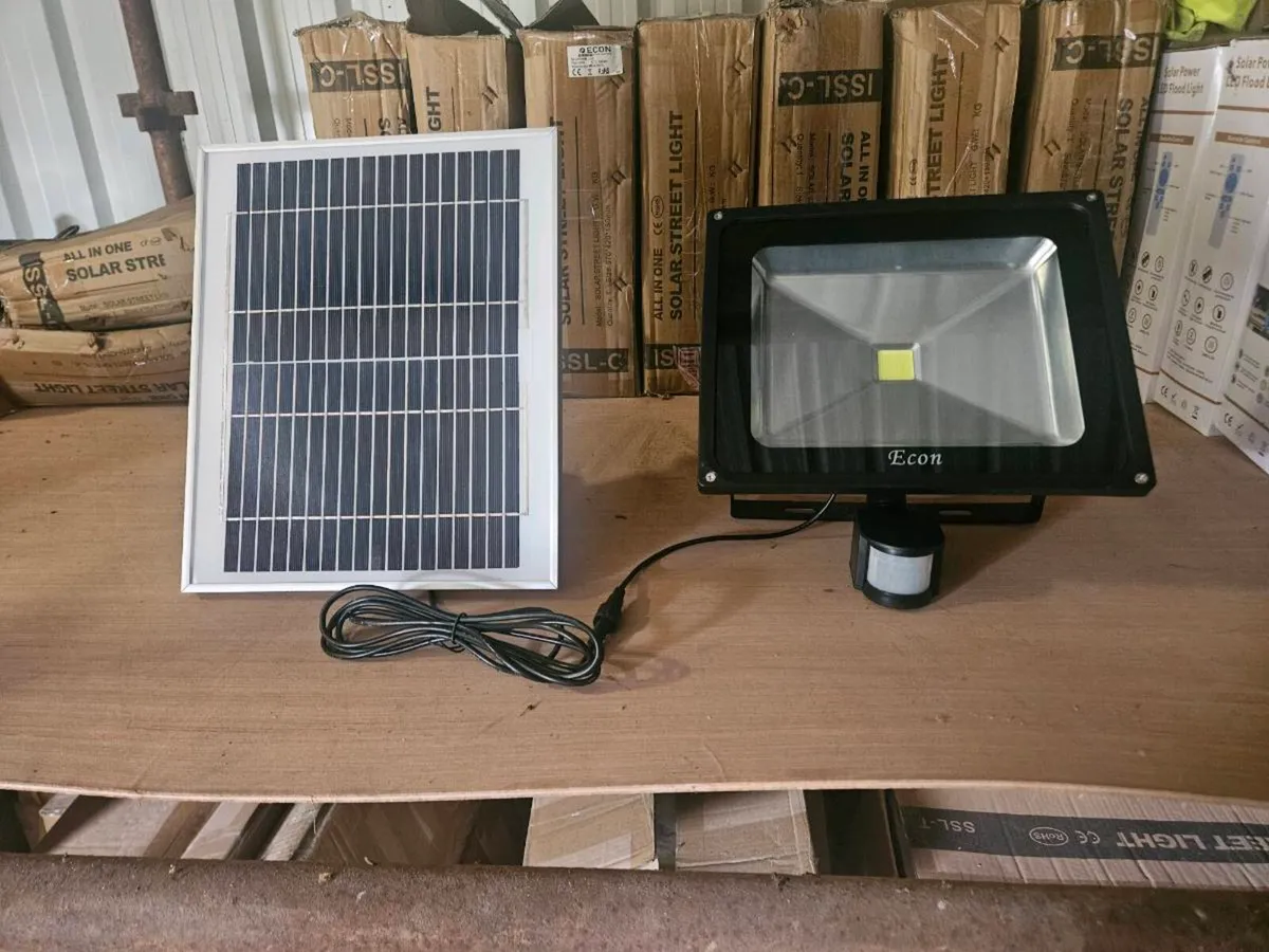 Solar lights and LED Floodlighting - Image 3