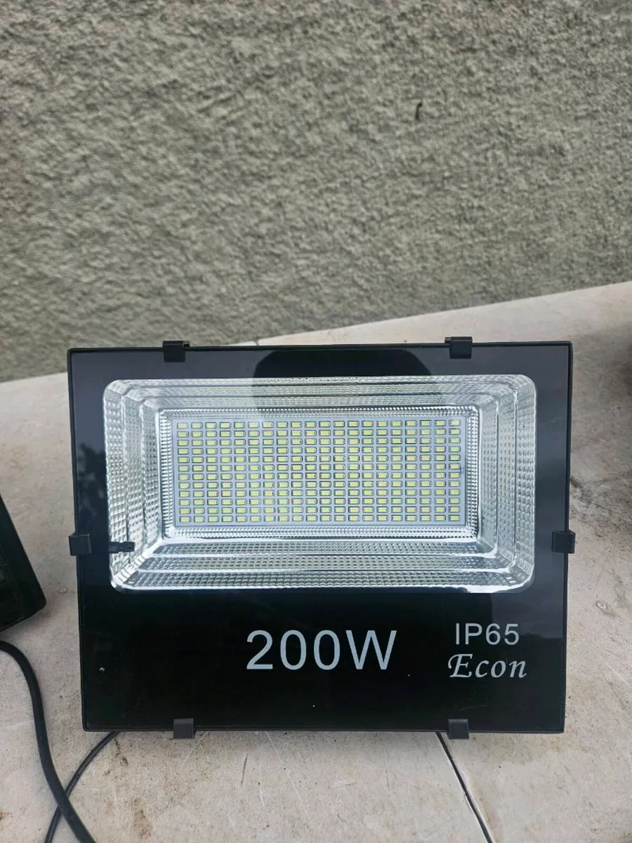 Solar lights and LED Floodlighting - Image 4