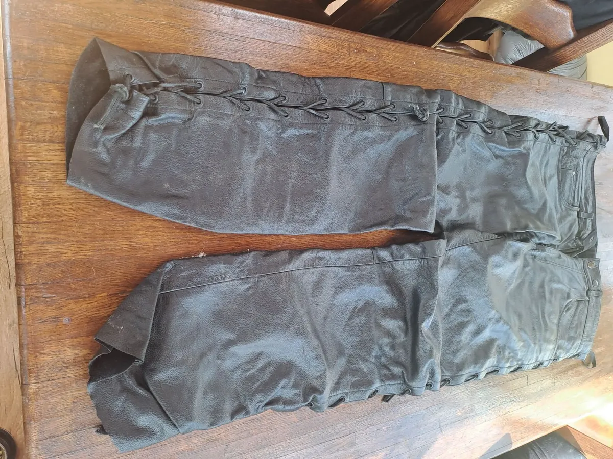 Motorbike helmets - Image 3