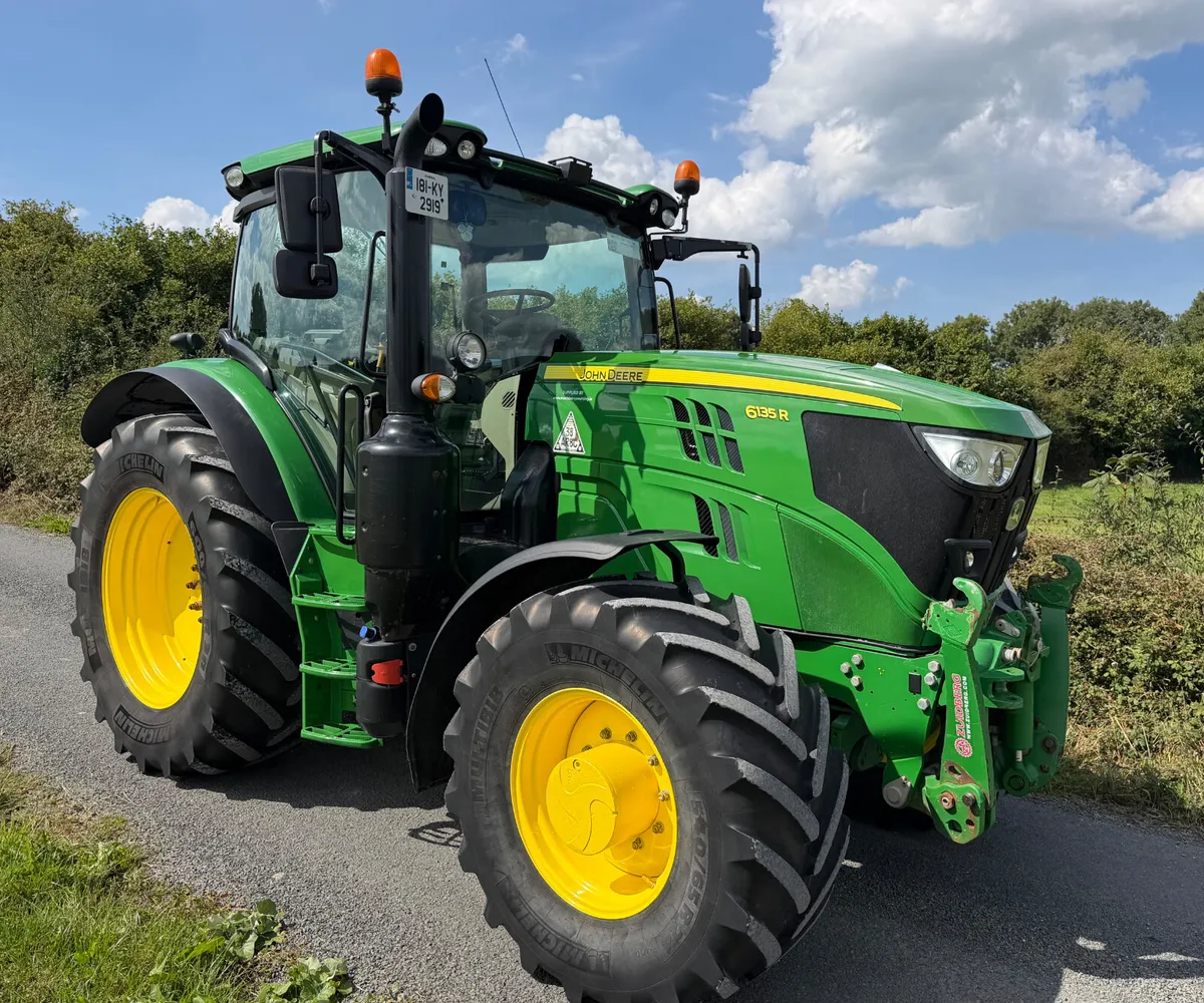 181 JOHN DEERE 6135R **HIGH SPEC** - Image 2