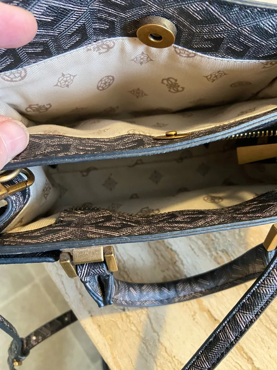 Guess Shoulder Bag - Image 4