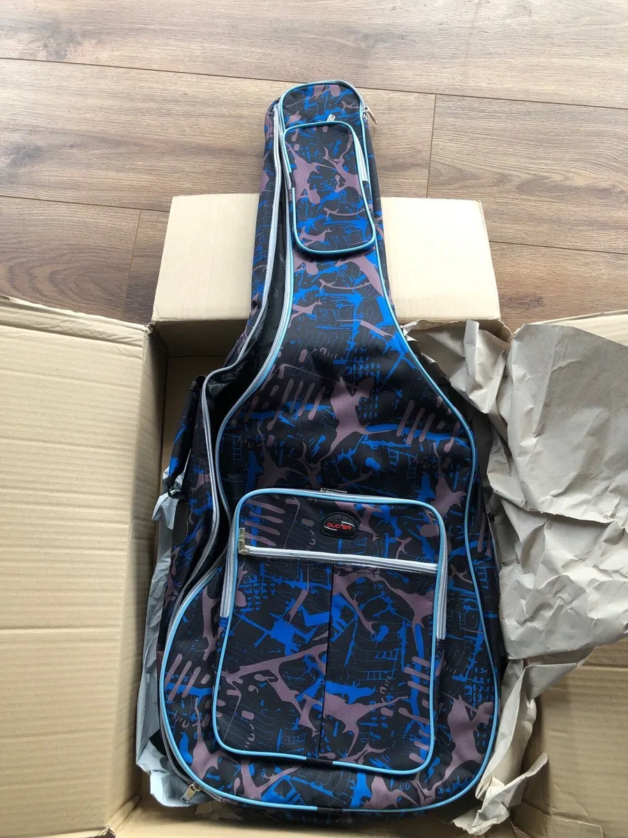Guitar & guitar case - Image 4