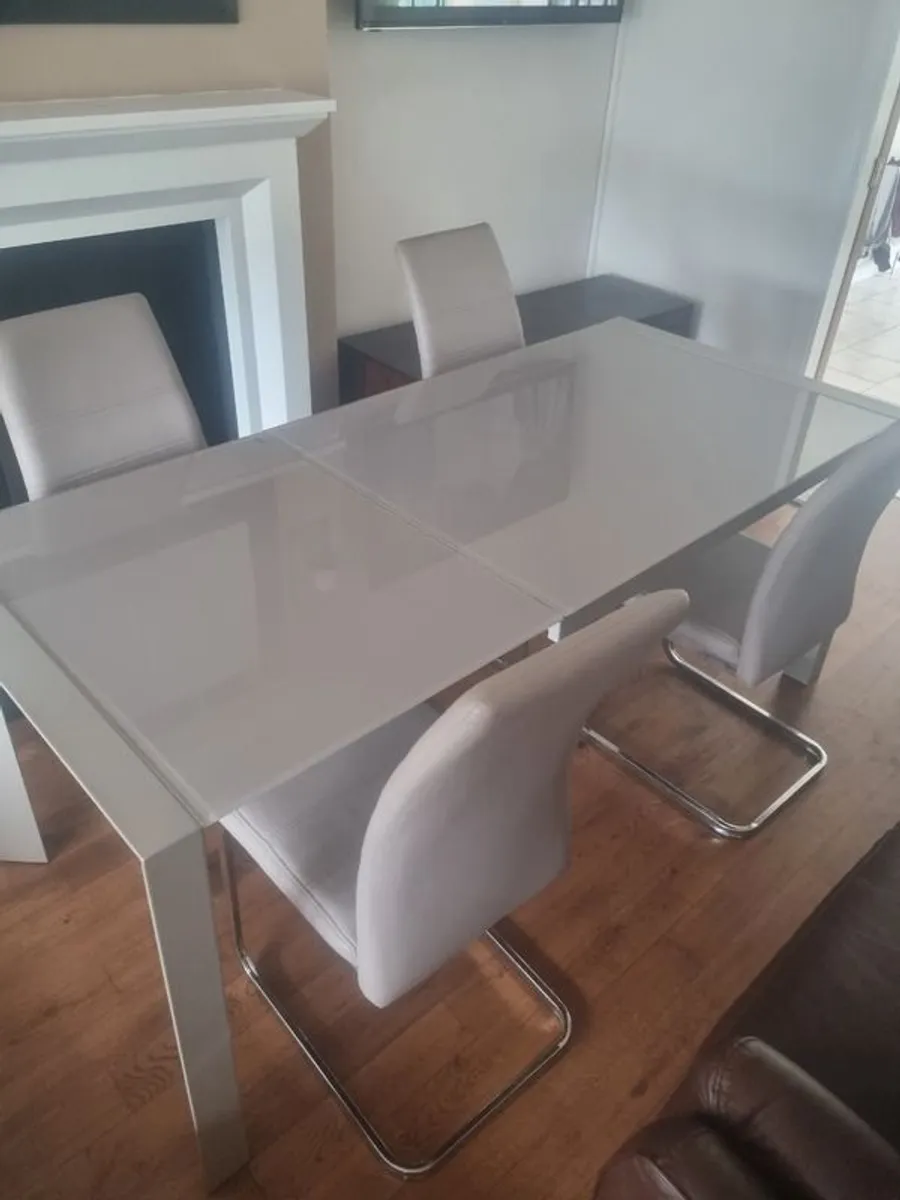 High-gloss Extending Dining Table plus 4 Cantilever chairs - Image 1