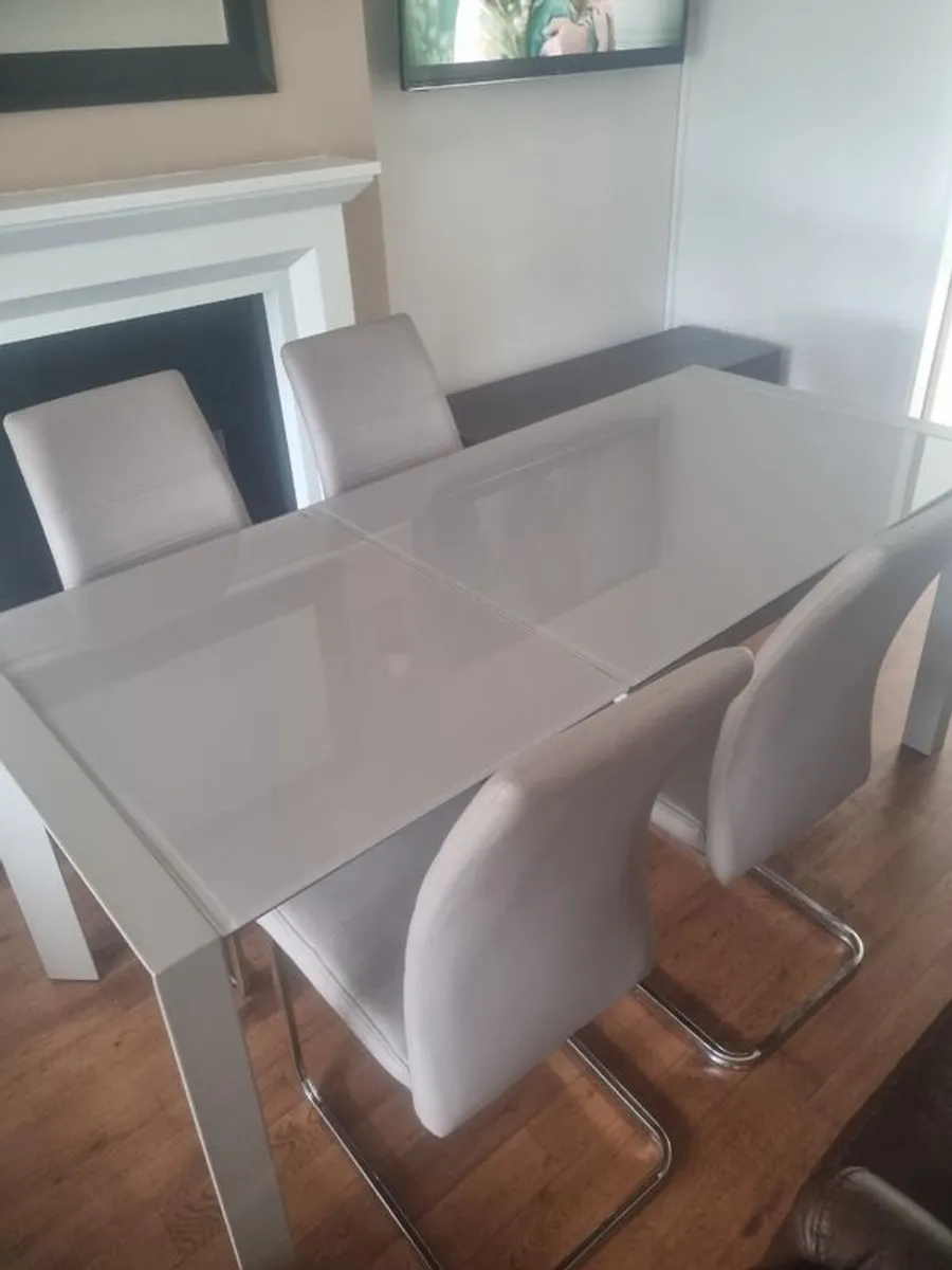 High-gloss Extending Dining Table plus 4 Cantilever chairs - Image 3