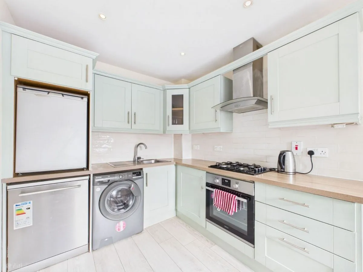 Full Kitchen - Image 1