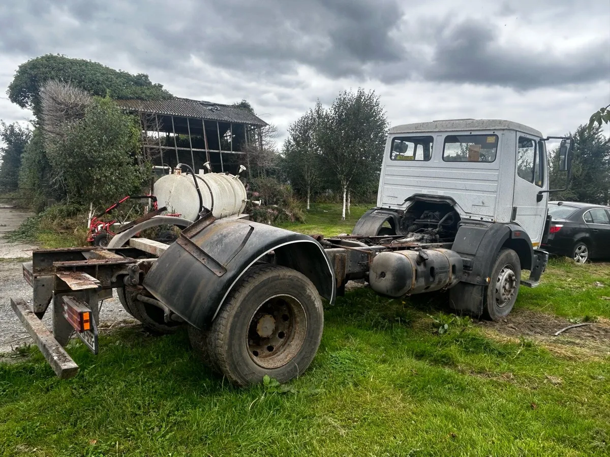 1998 Mercedes 1820 Chassis & Cab - Image 4