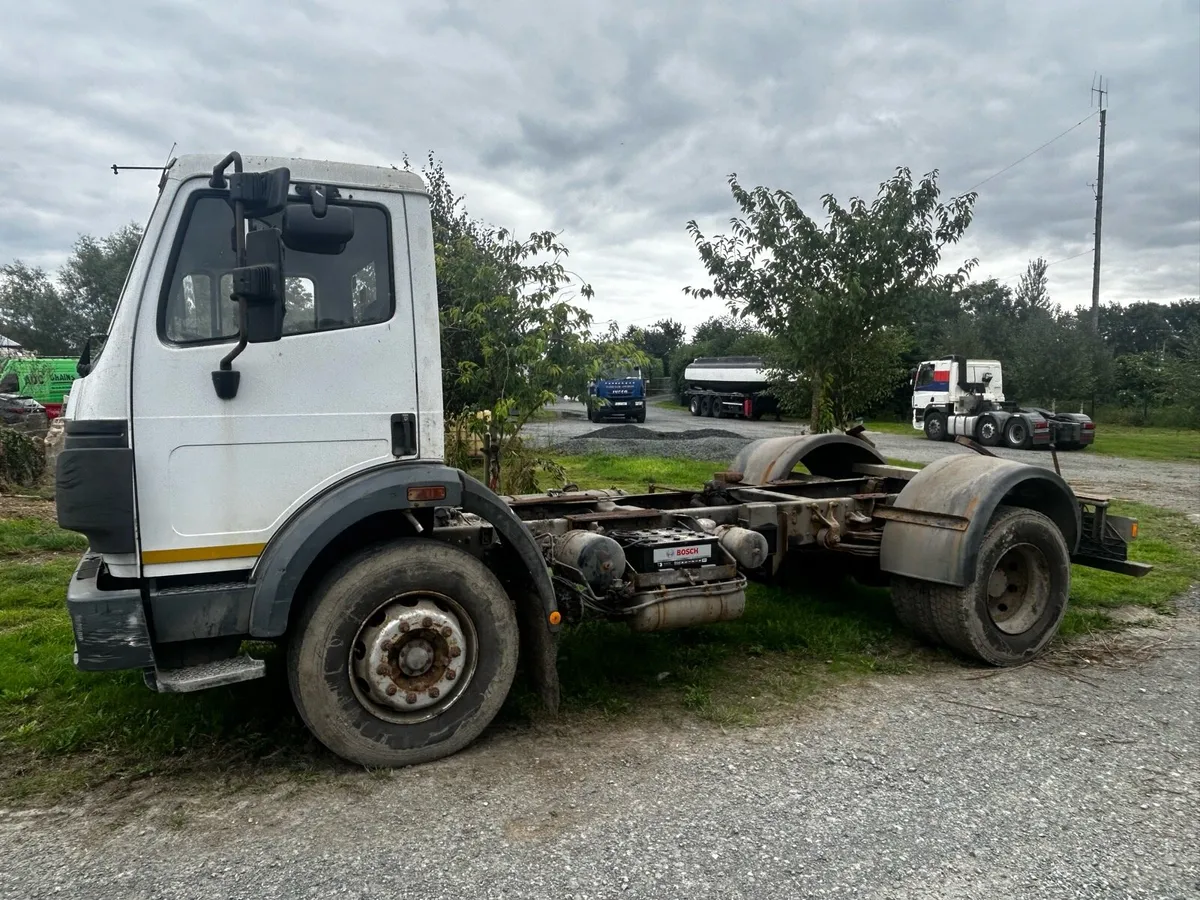 1998 Mercedes 1820 Chassis & Cab - Image 2