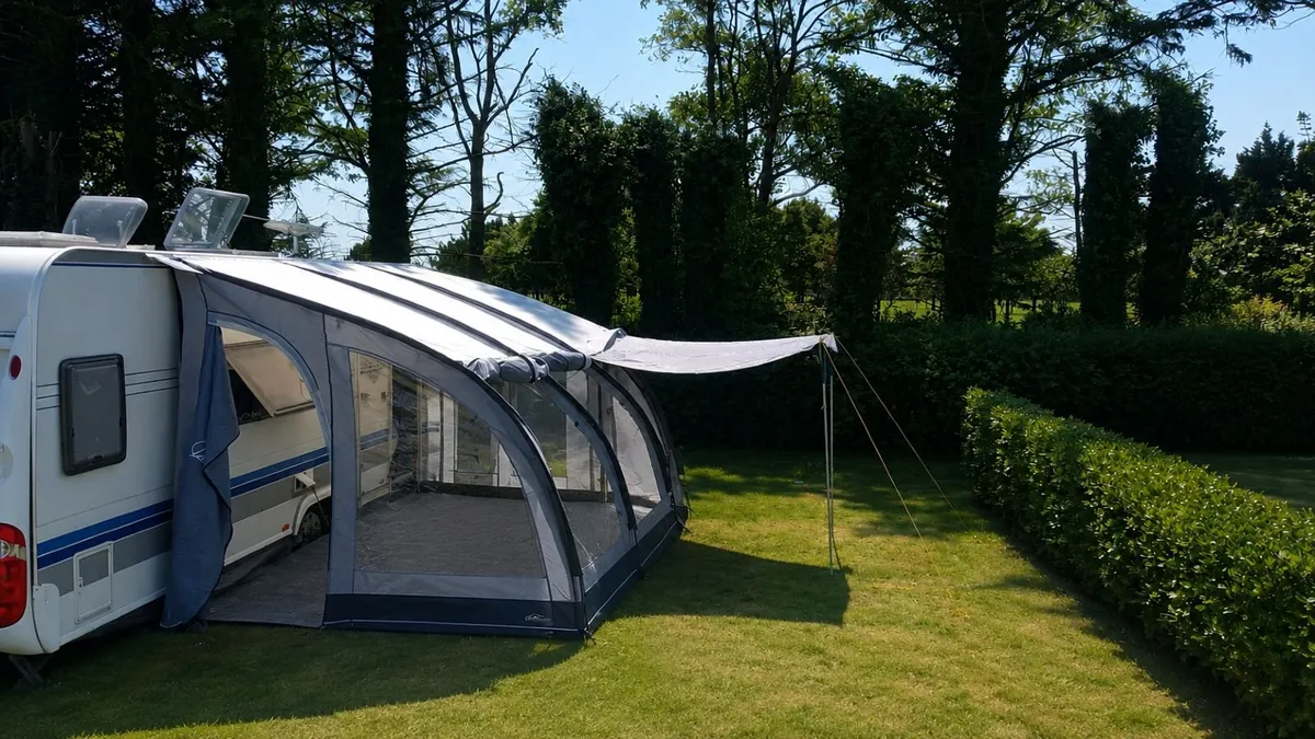 Hobby Prestige Twin Axle Caravan with new Awning - Image 2