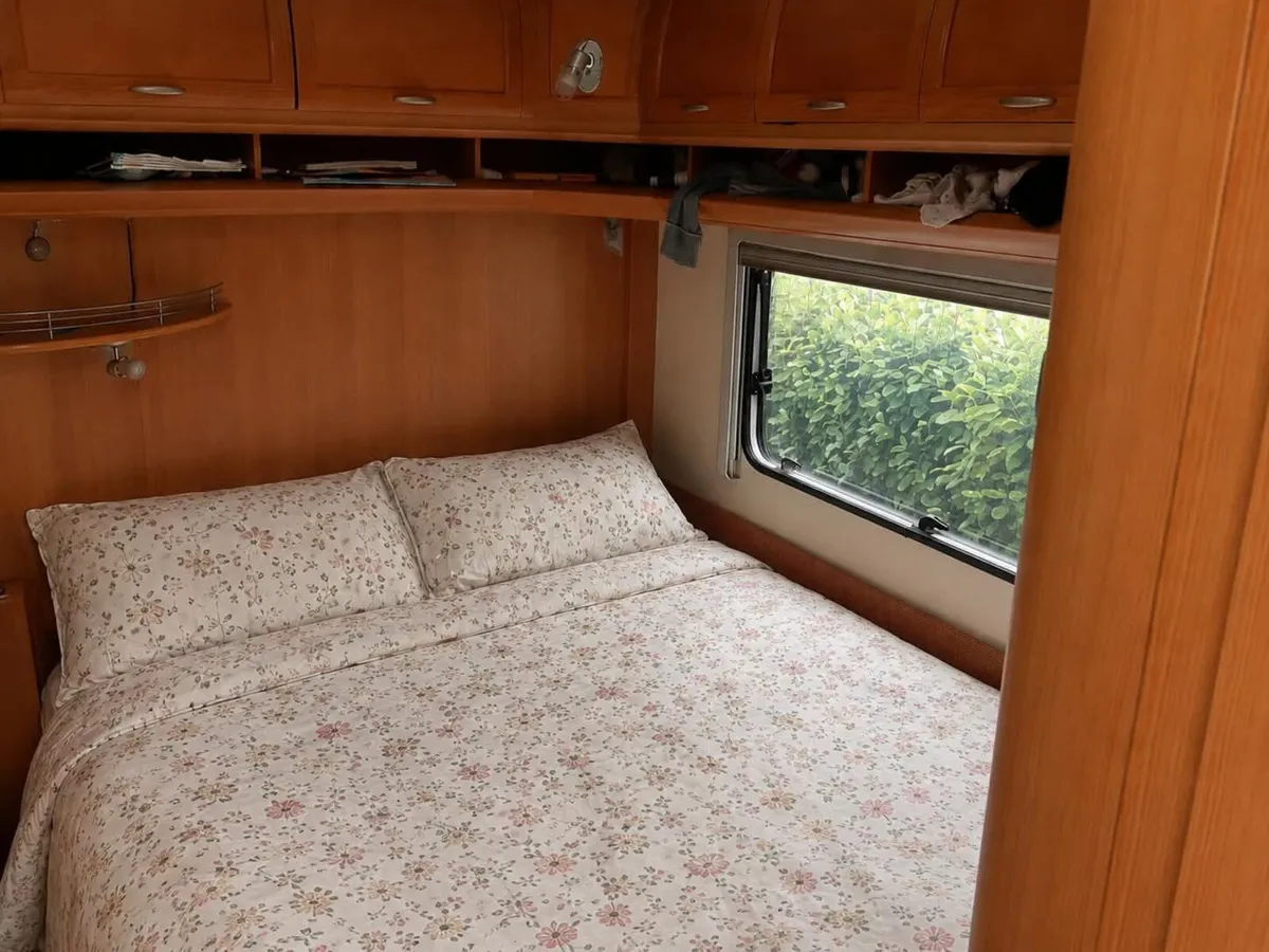 Hobby Prestige Twin Axle Caravan with new Awning - Image 4