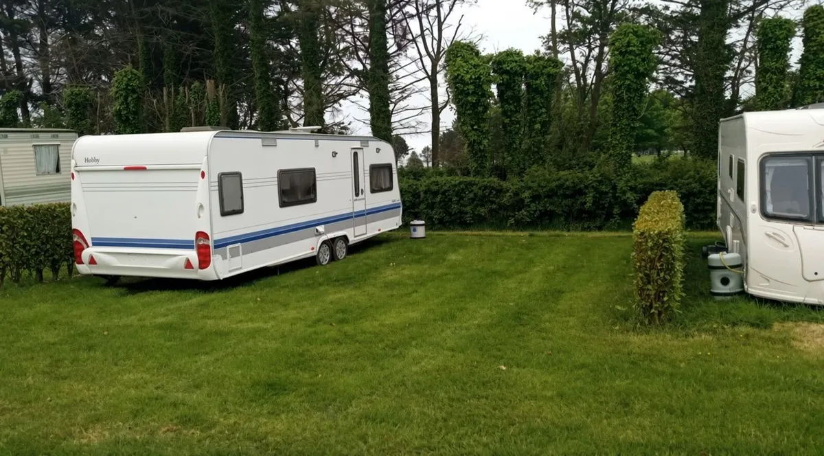 Hobby Prestige Twin Axle Caravan with new Awning - Image 1