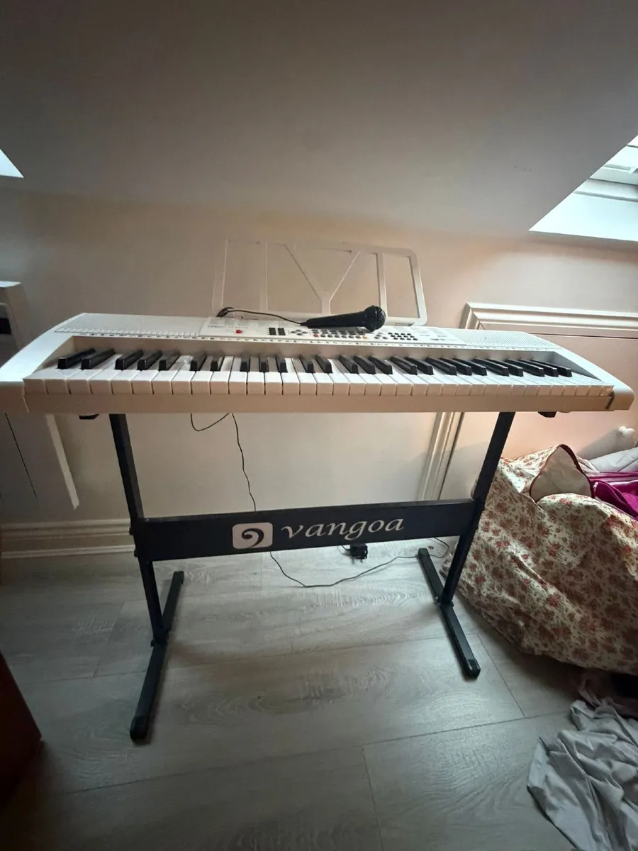 Vangoa 61-Key Electronic Keyboard - Image 1