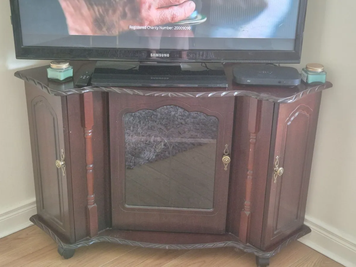 Sittingroom/Livingroom cabinets - Image 3