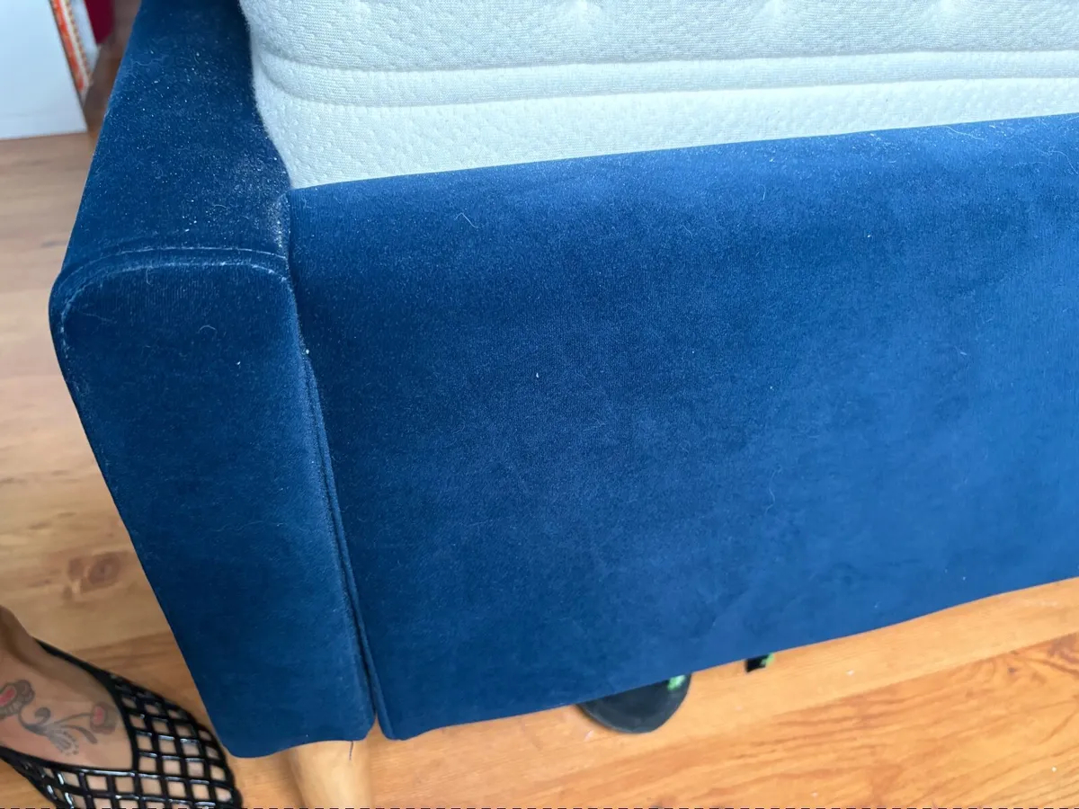 Ez living King size bed - Image 3