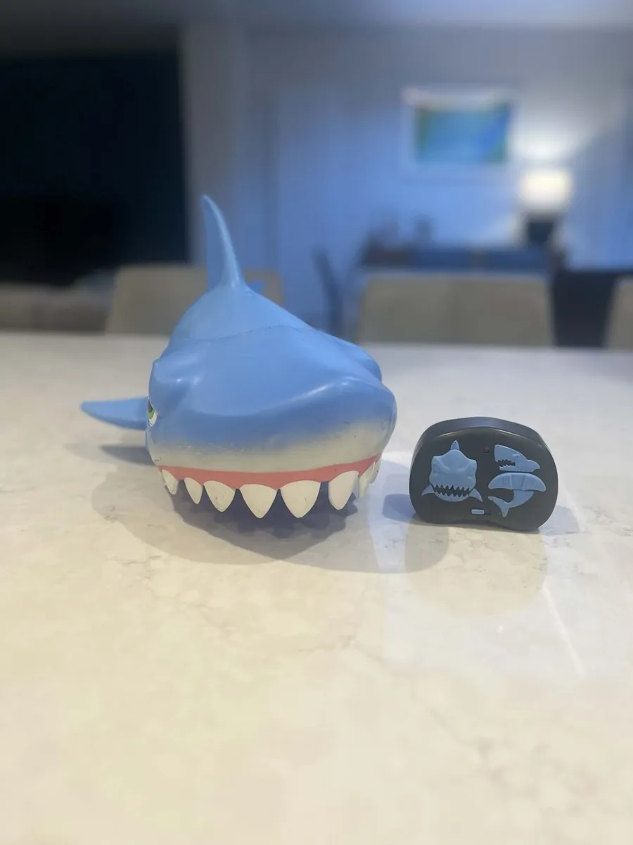 Chomping Shark RC - Image 1