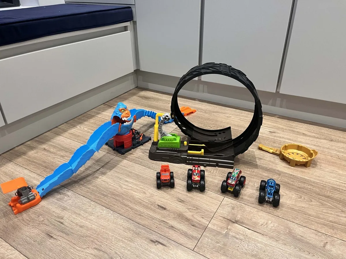 Hotwheels loop and Gorilla - Image 3