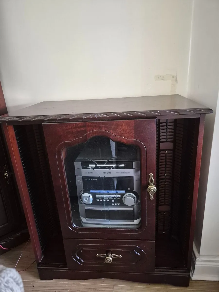 Sittingroom/Livingroom cabinets - Image 4