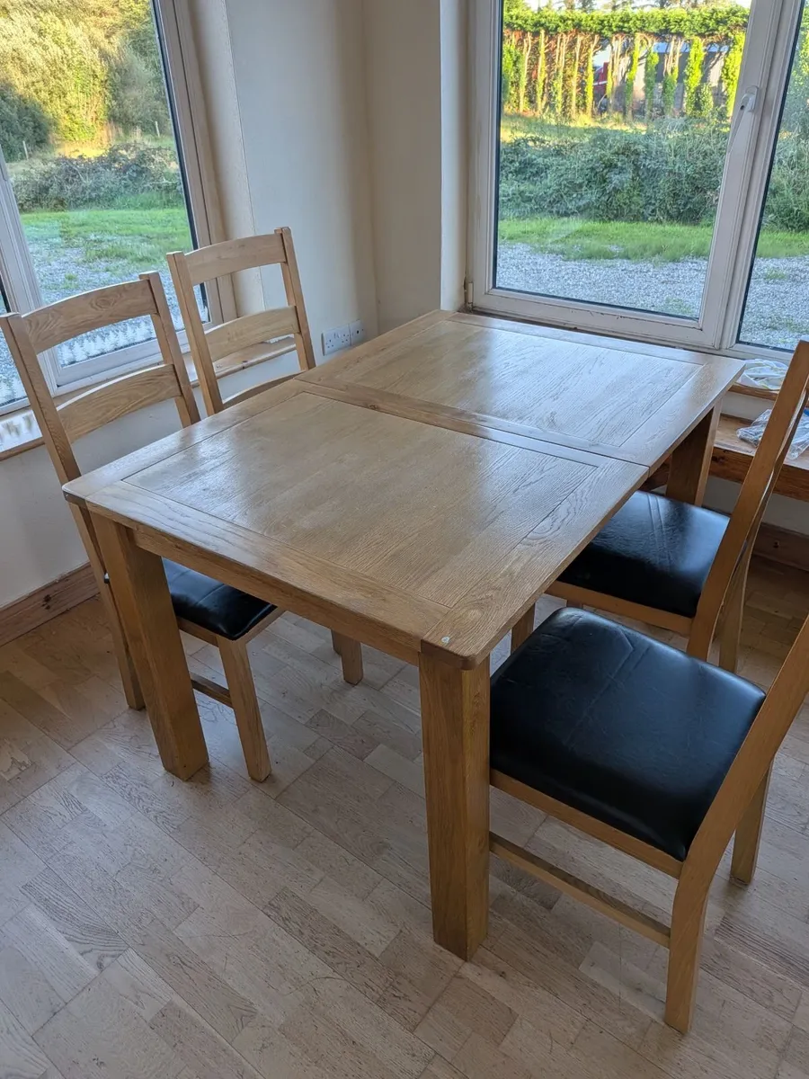 Extendable Oak Table and chairs - Image 1