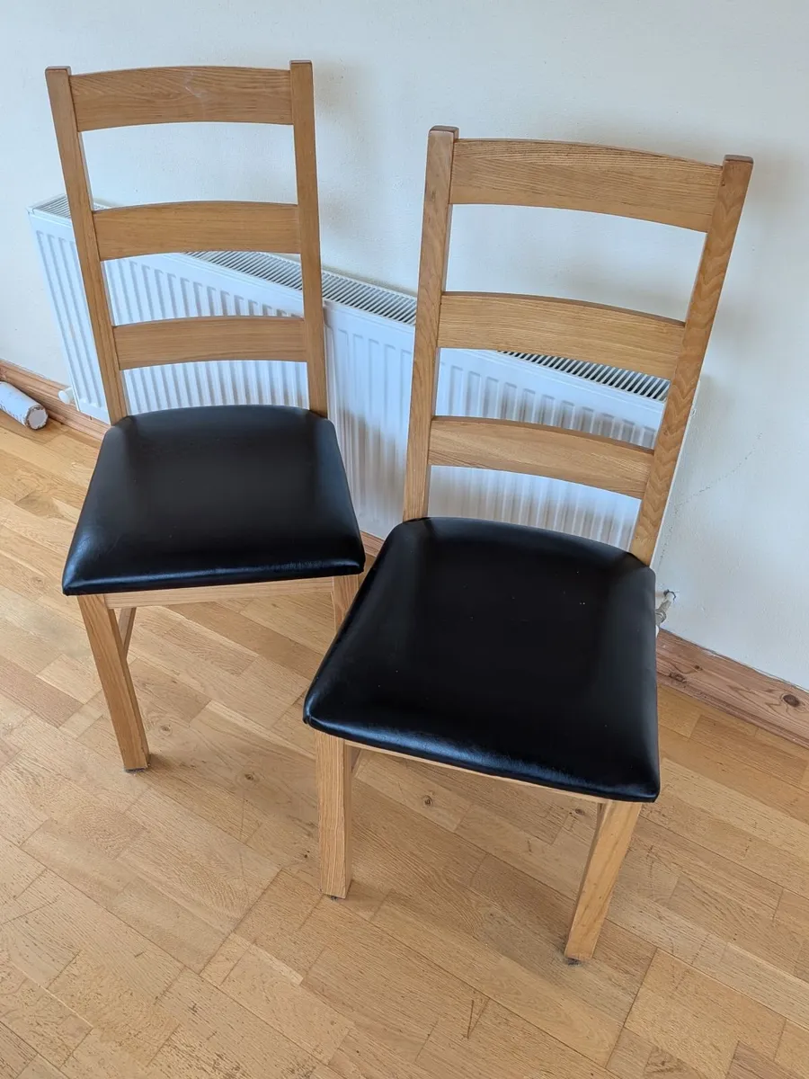 Extendable Oak Table and chairs - Image 3