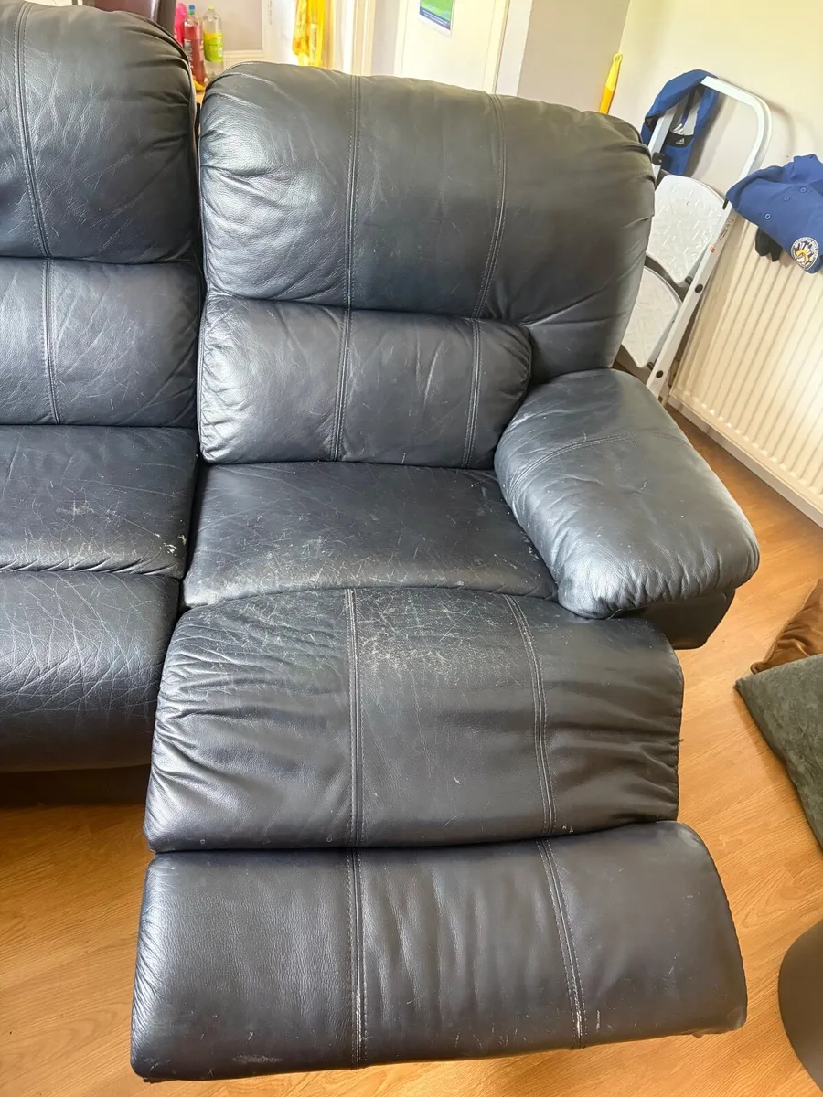 Free recliner double sofa to take away - Image 3