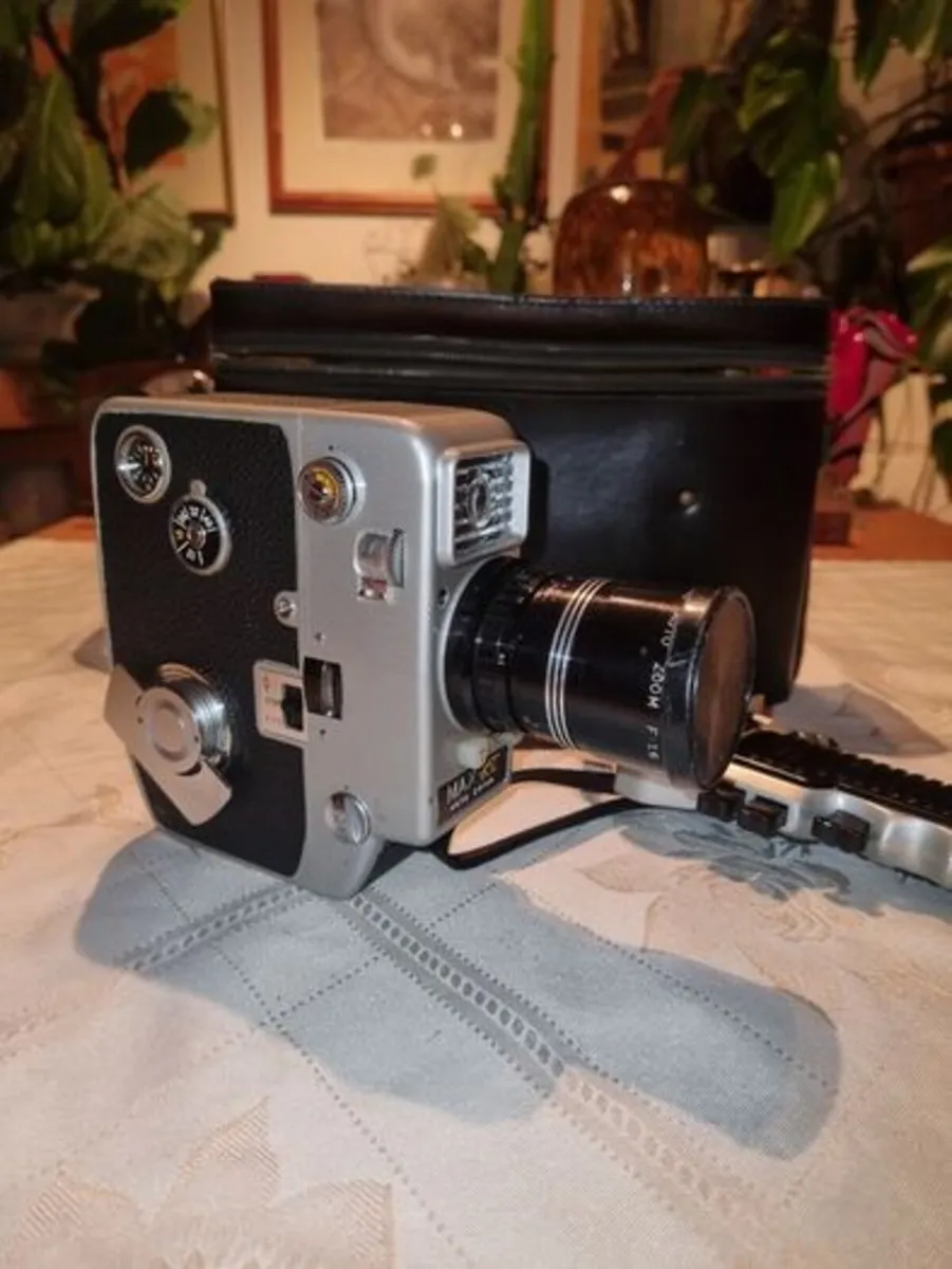 URIU SEIKI Cinemax-85E Auto Zoom 8mm Japanese Film - Image 1