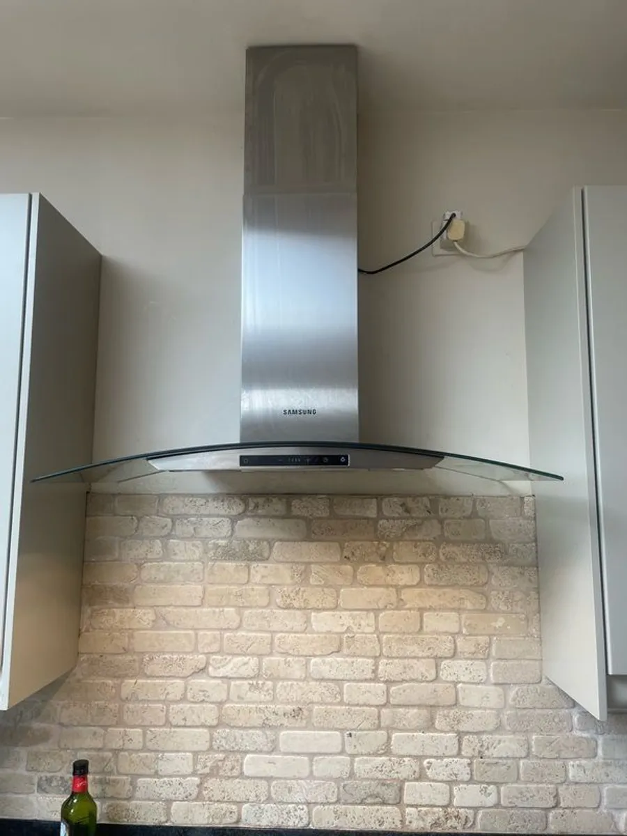 Samsung curved glass extractor fan - Image 1