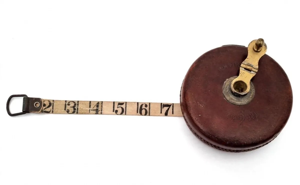 1940s  measuring tape in leather casing - Image 2