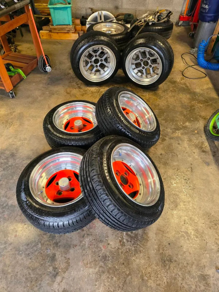 Advans and  wrd D5 ..2 sets of alloys - Image 1