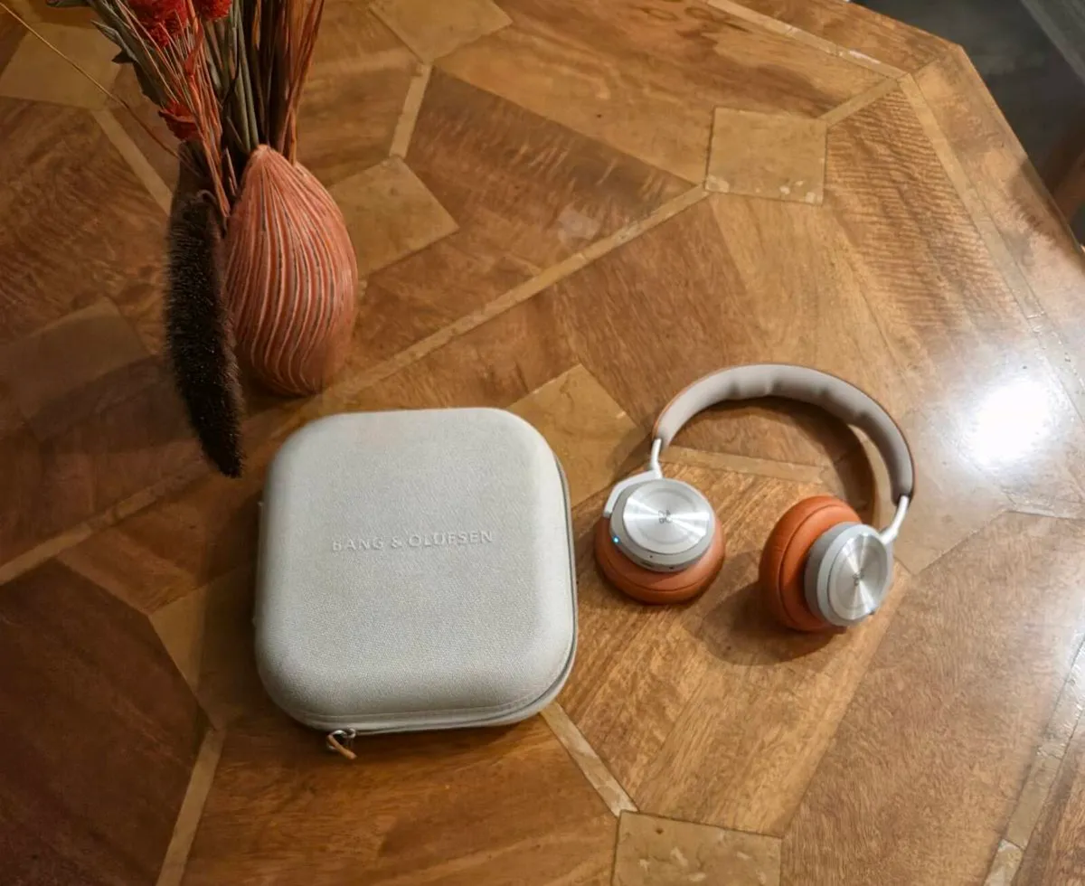 Bang & Olufsen Beoplay HX Wireless - Image 1