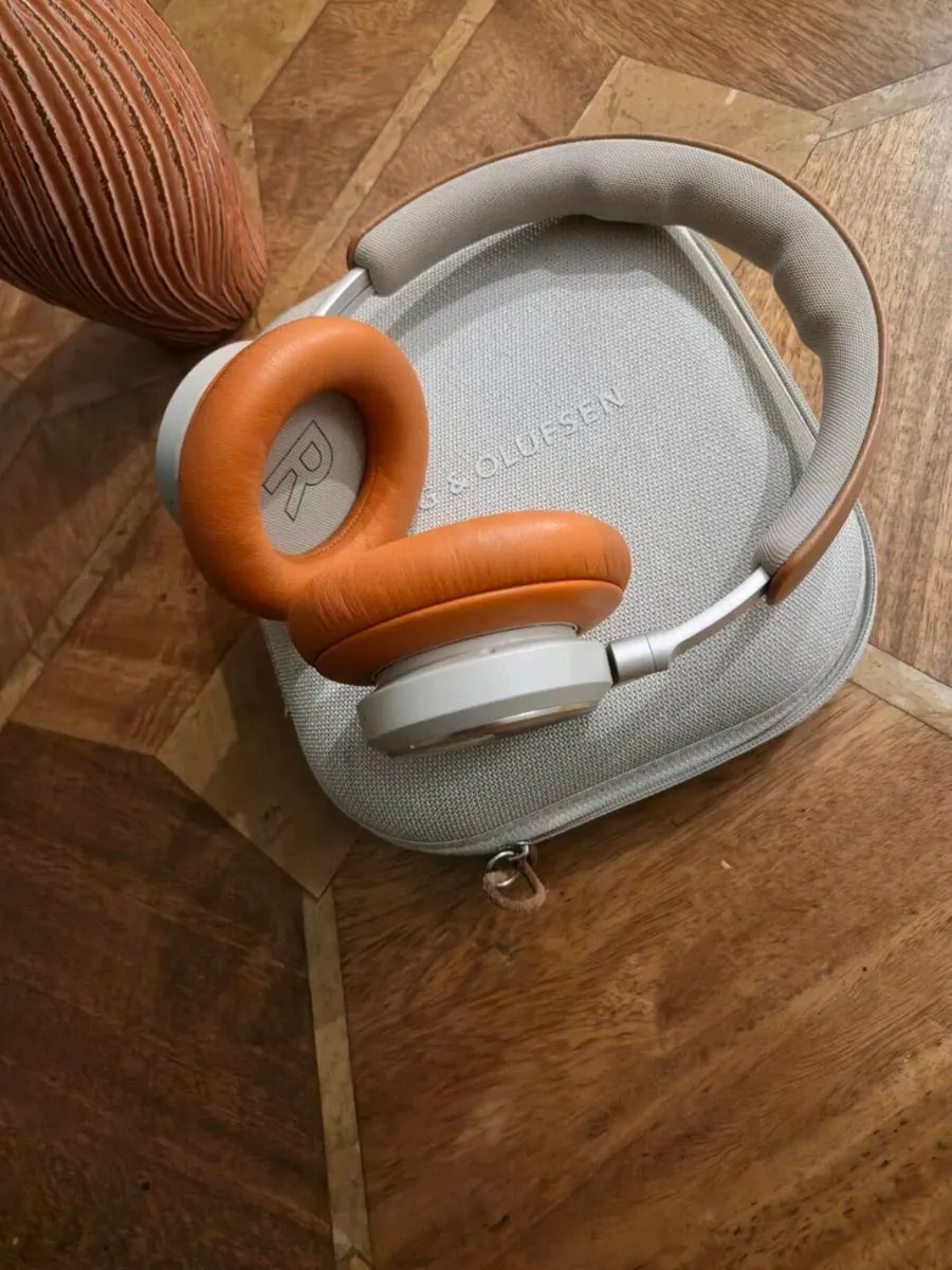 Bang & Olufsen Beoplay HX Wireless - Image 2