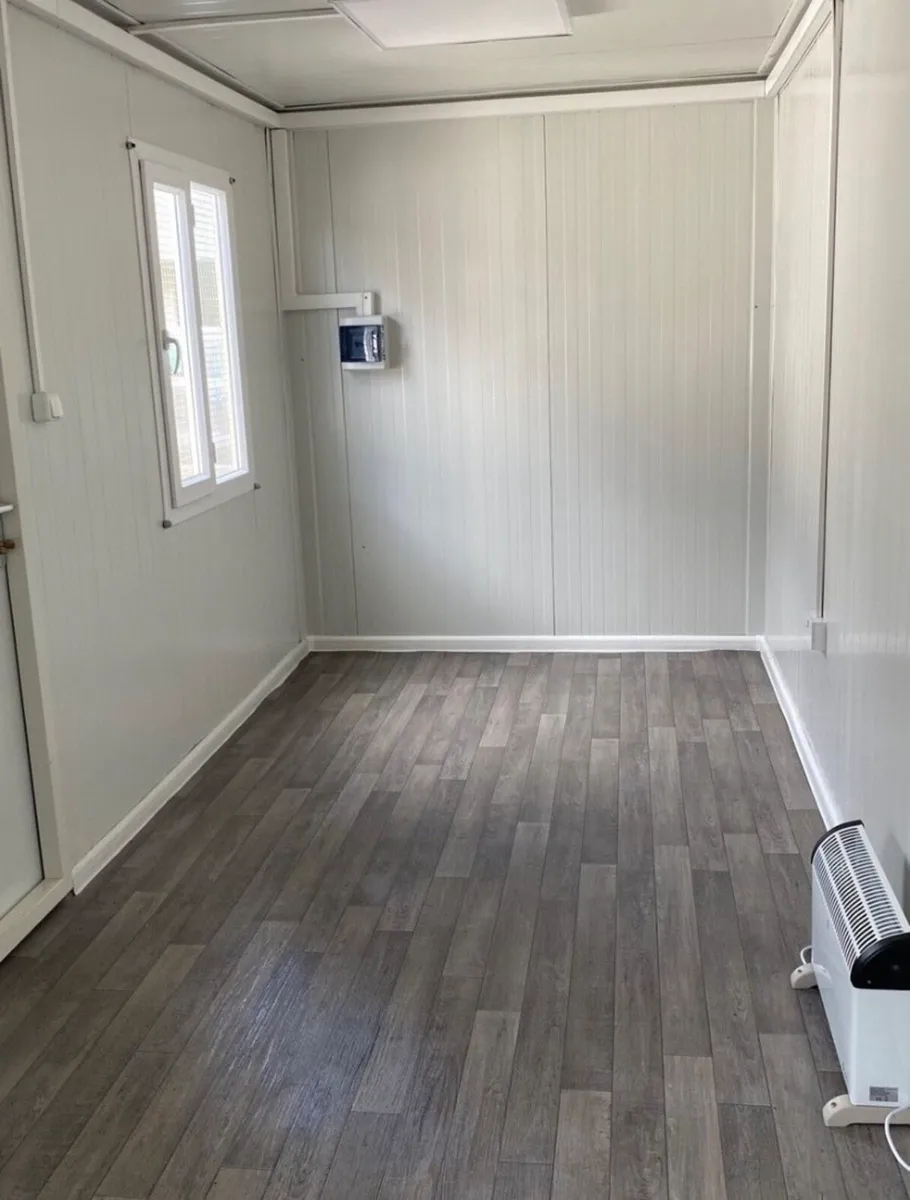 Cabin office - Image 4