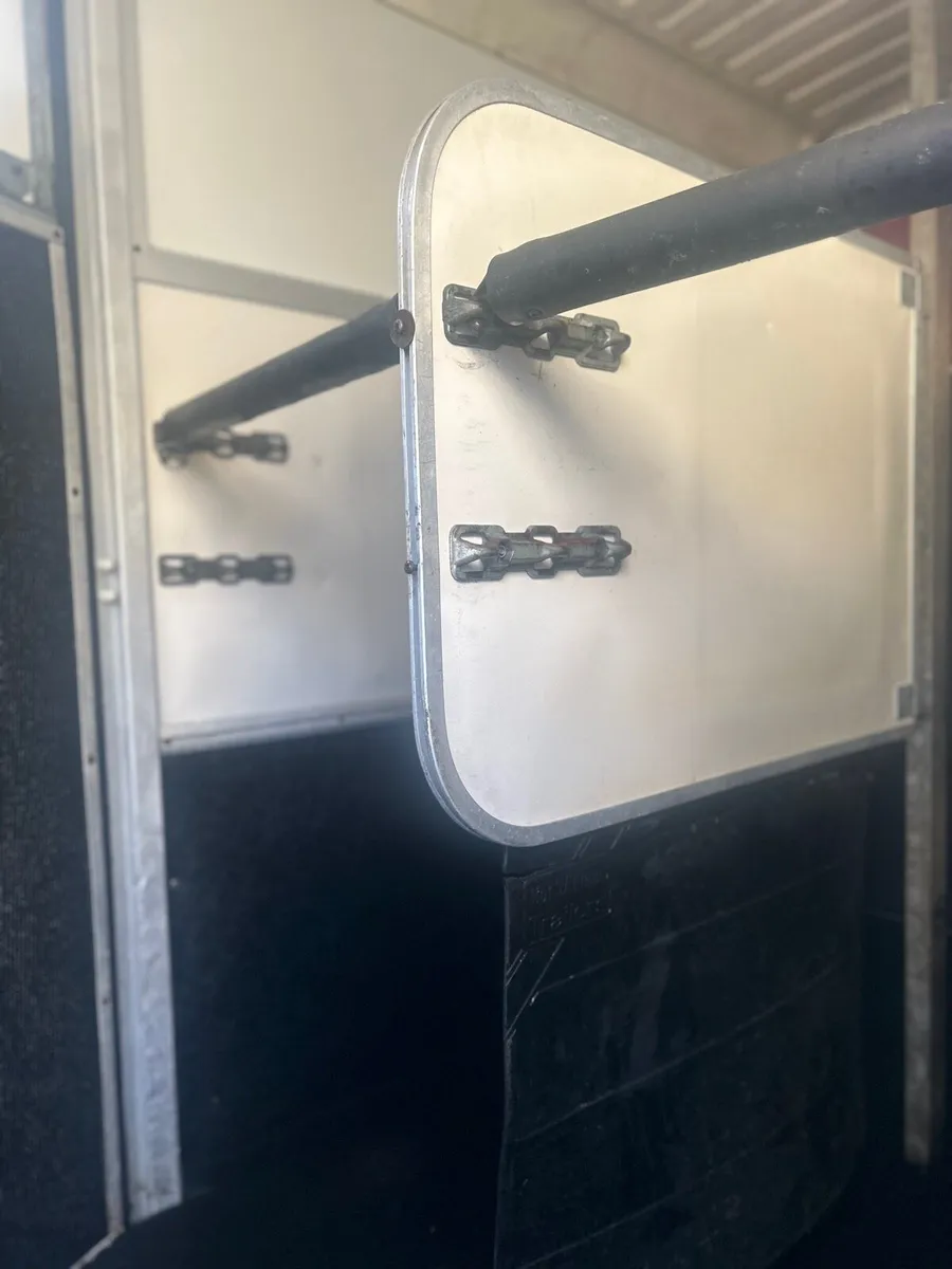 Ifor Williams horse box 506 - Image 4