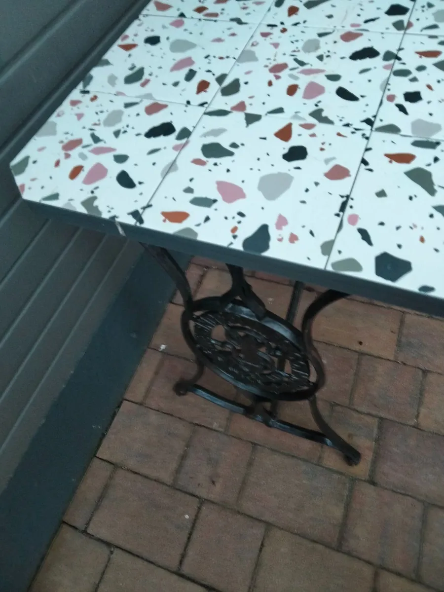 Singer base Garden Table - Image 1