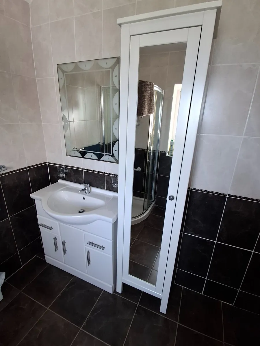 Bathroom suite - Image 1
