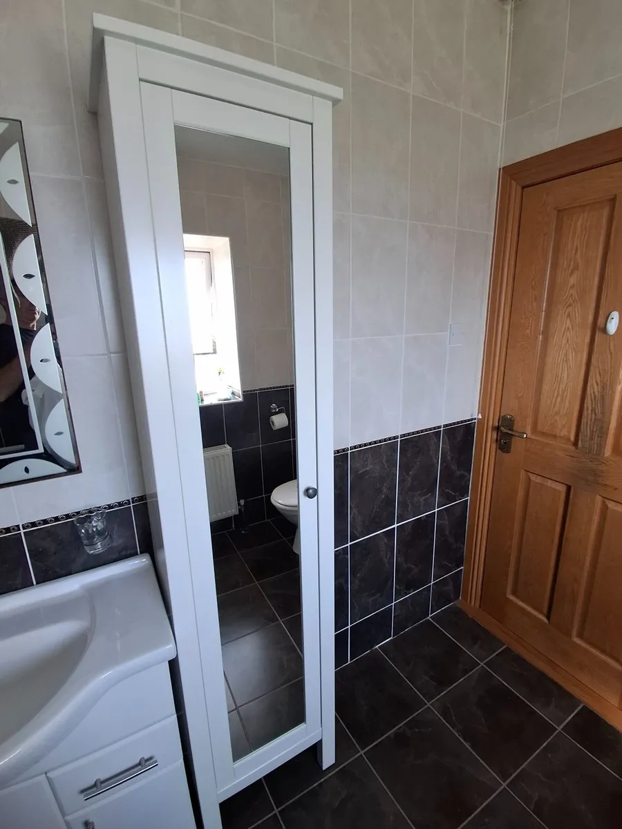 Bathroom suite - Image 2