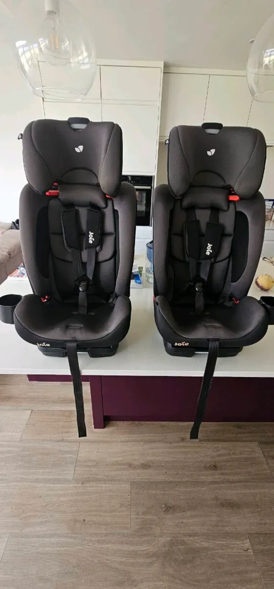2 x Joie ISOfix Car Seats (9-36 kg) - Image 1