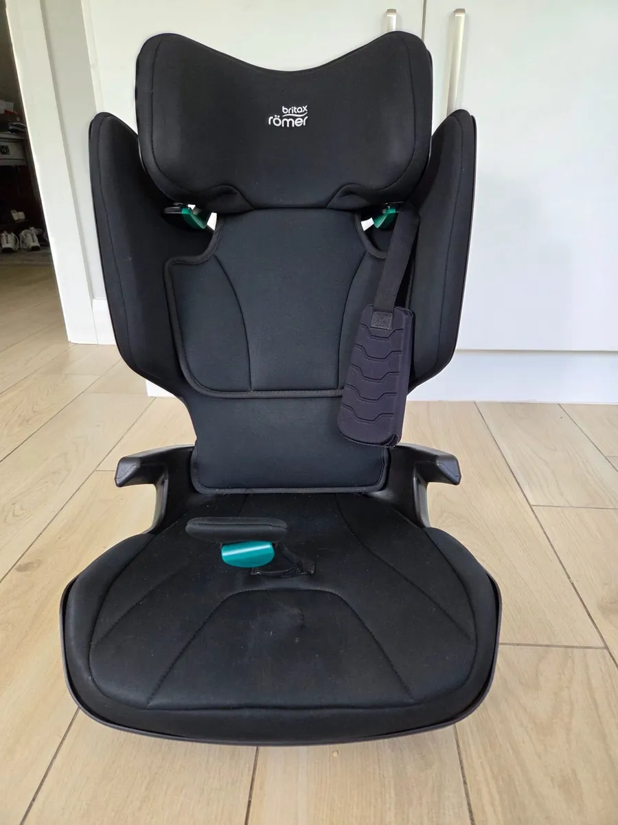 Highback booster car seats - Image 4